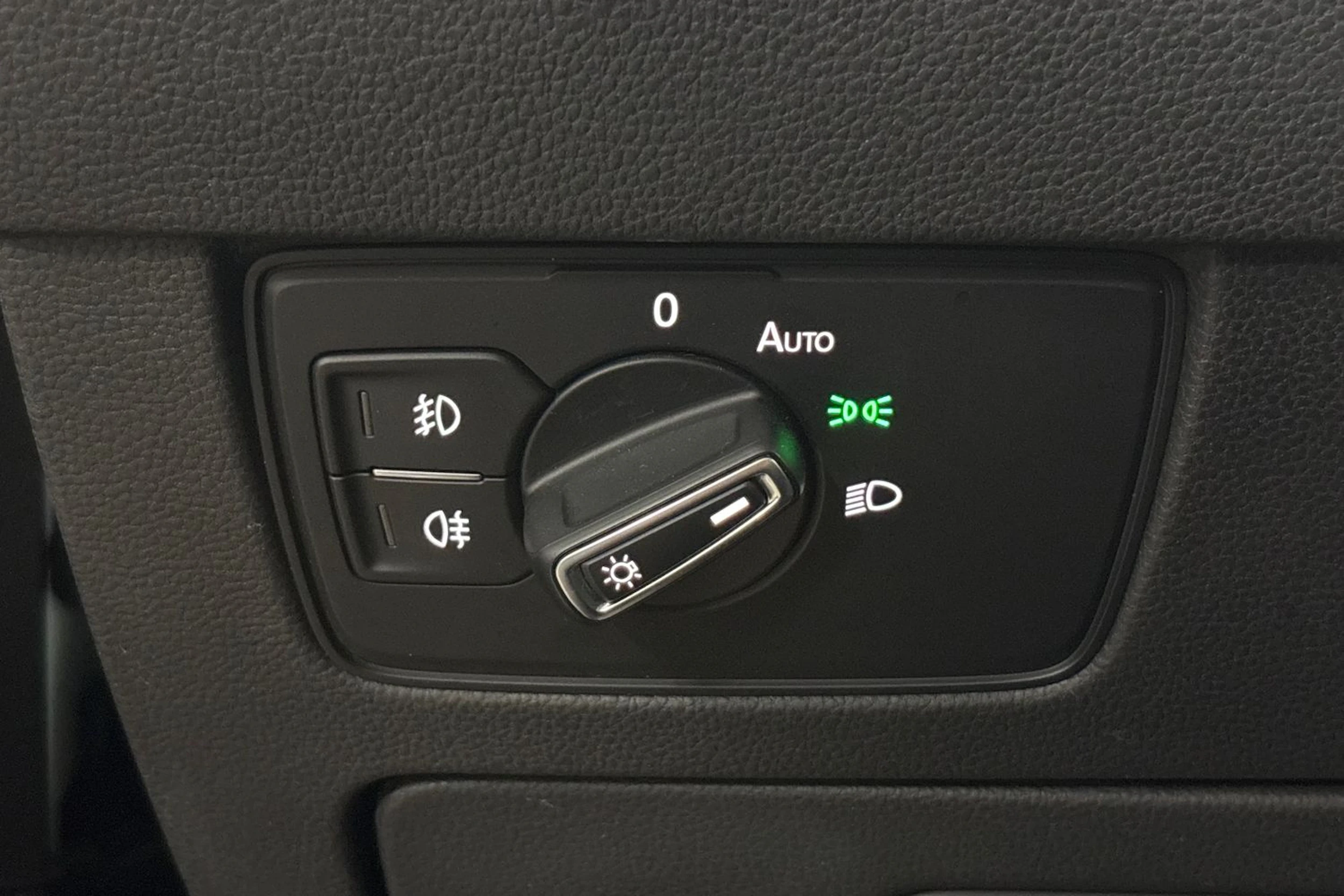 Sininen Volkswagen PASSAT 2021 kuva 24.