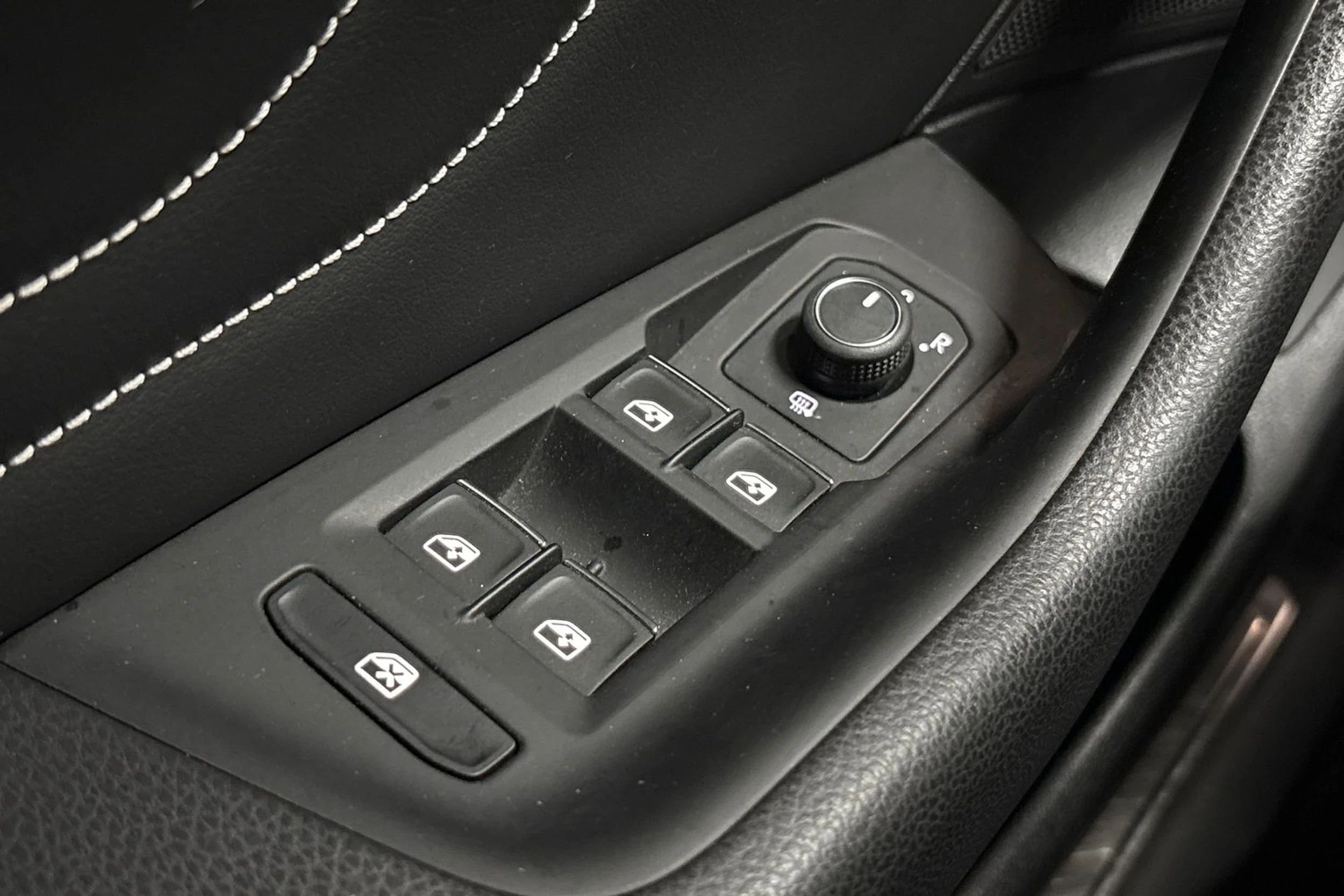Sininen Volkswagen PASSAT 2021 kuva 25.
