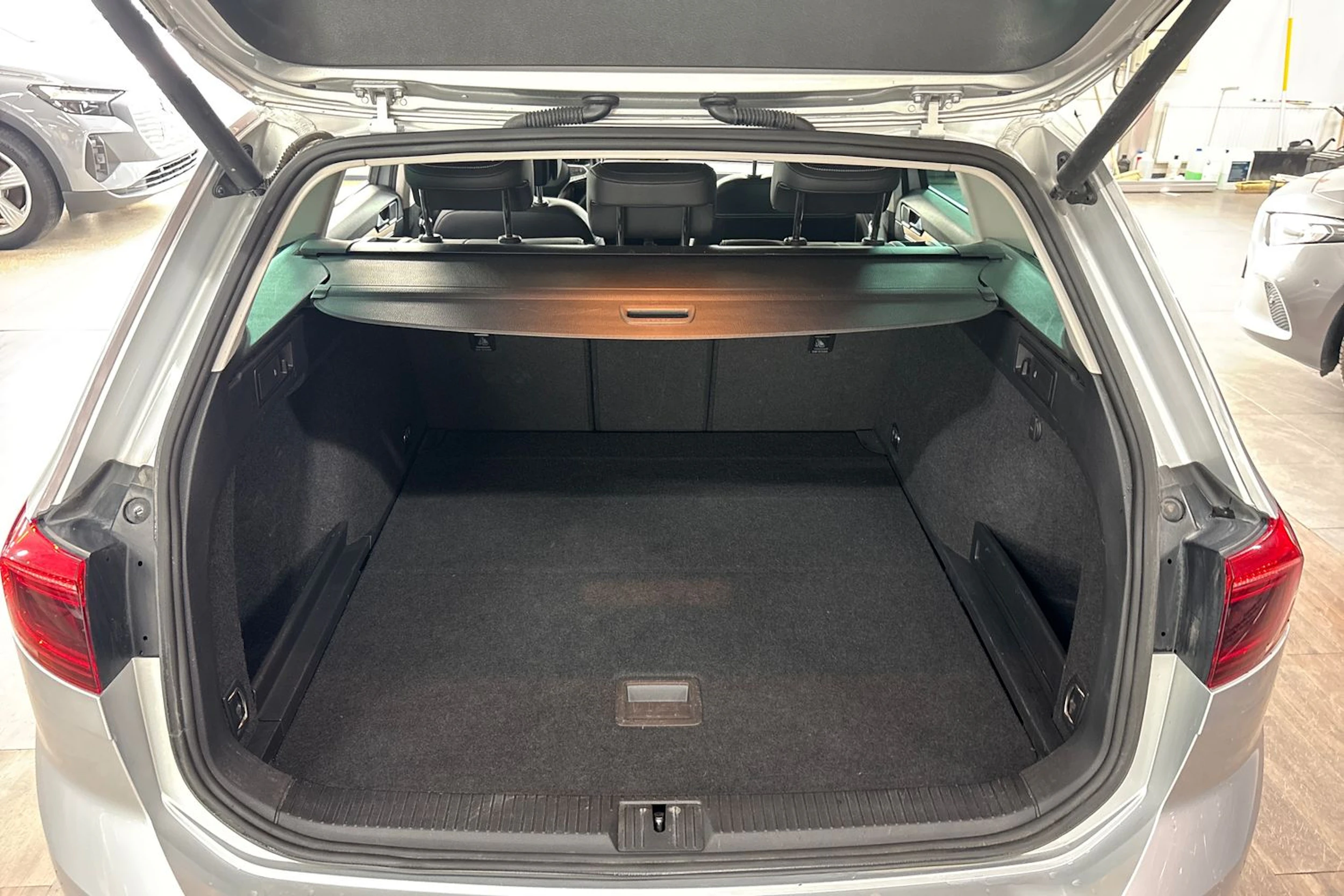 Hopea Volkswagen PASSAT 2021 kuva 25.