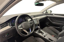 Valkoinen Volkswagen PASSAT 2021 kuva 6.