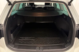 Valkoinen Volkswagen PASSAT 2021 kuva 13.