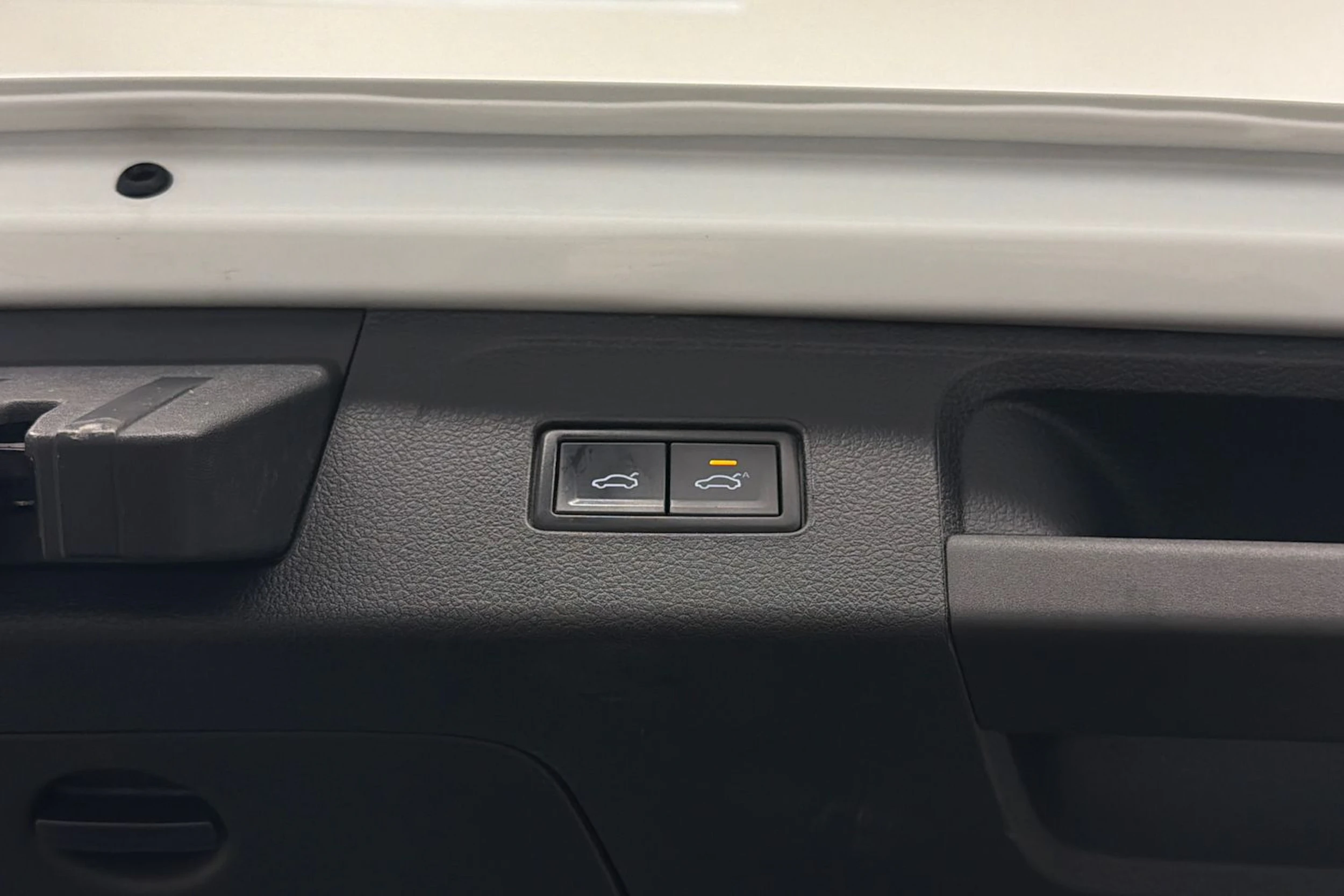 Valkoinen Volkswagen PASSAT 2021 kuva 14.