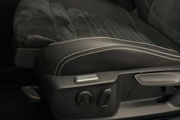 Valkoinen Volkswagen PASSAT 2021 kuva 16.
