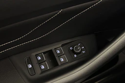 Valkoinen Volkswagen PASSAT 2021 kuva 17.