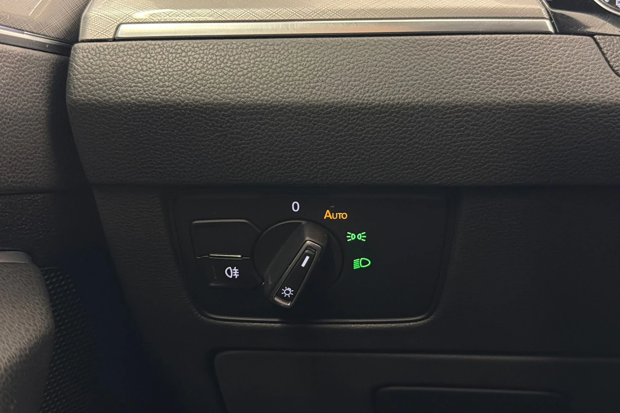 Valkoinen Volkswagen PASSAT 2021 kuva 19.