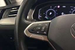 Valkoinen Volkswagen PASSAT 2021 kuva 20.