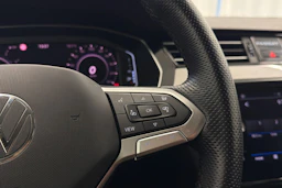 Valkoinen Volkswagen PASSAT 2021 kuva 21.