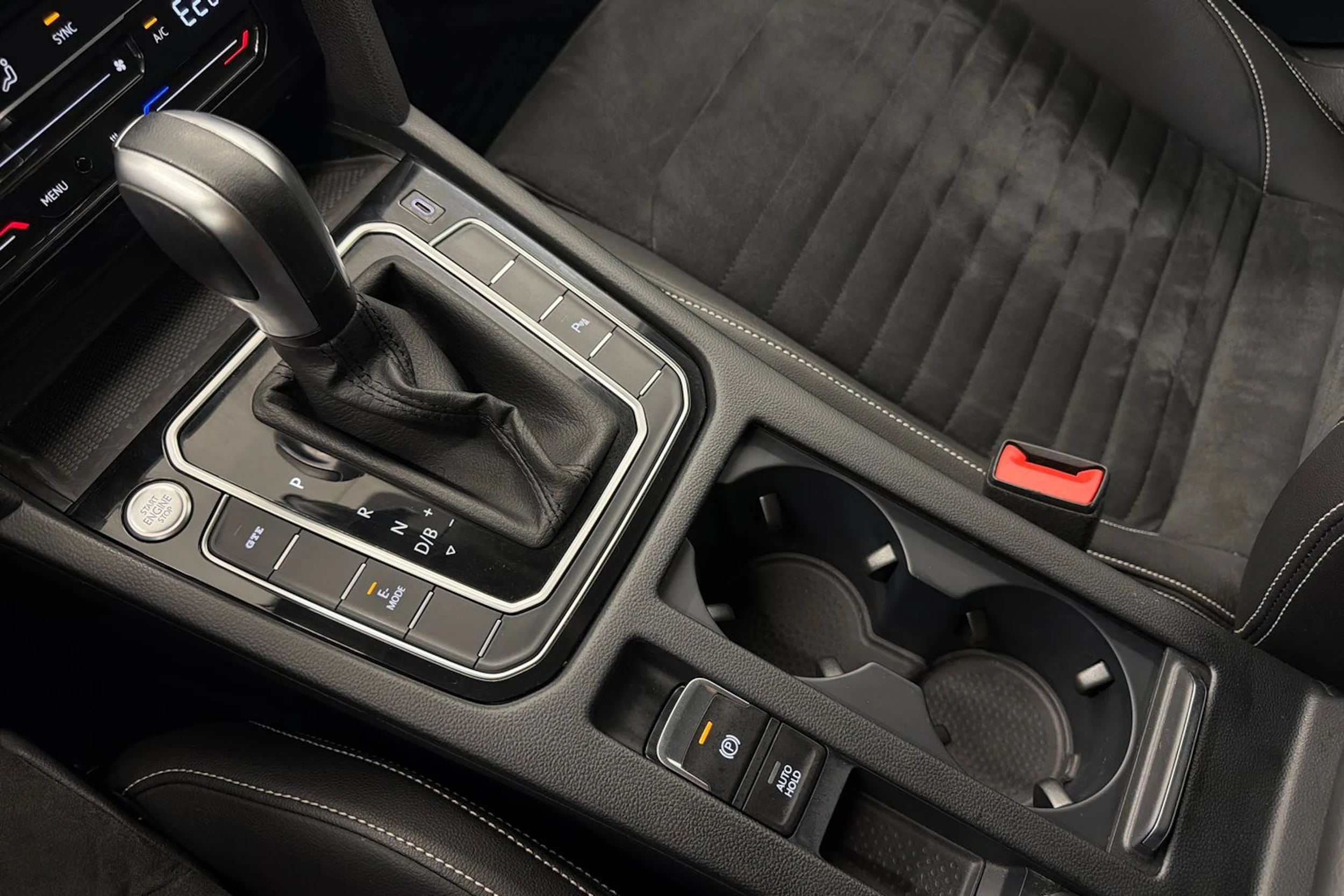 Valkoinen Volkswagen PASSAT 2021 kuva 22.
