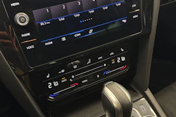 Valkoinen Volkswagen PASSAT 2021 kuva 23.