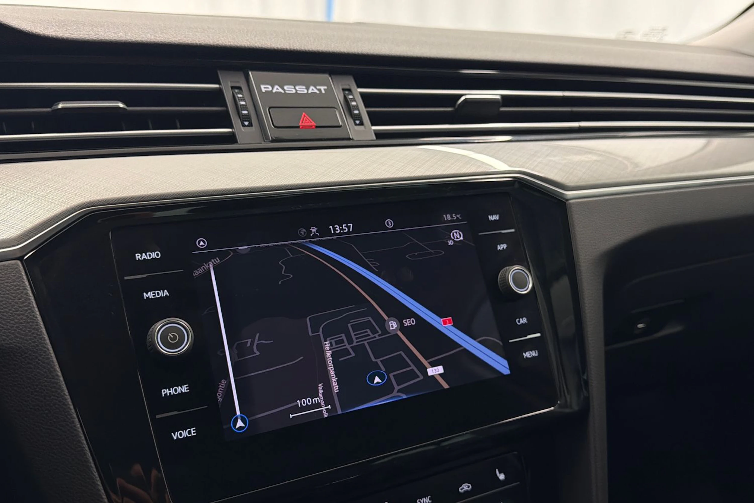 Valkoinen Volkswagen PASSAT 2021 kuva 24.
