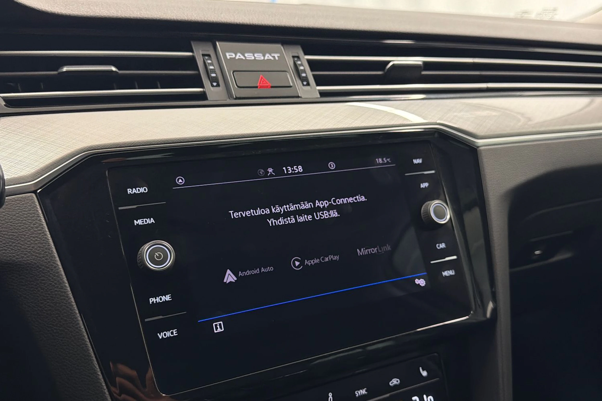 Valkoinen Volkswagen PASSAT 2021 kuva 25.