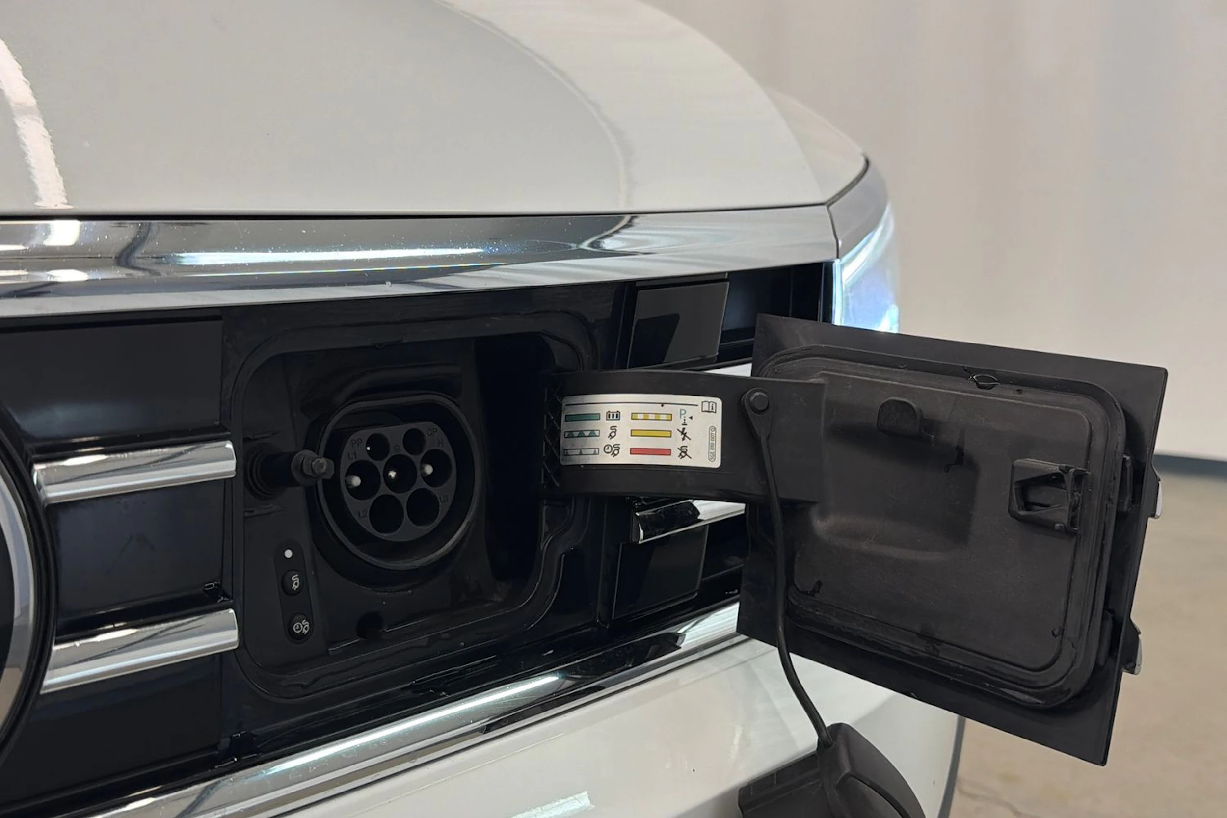 Valkoinen Volkswagen PASSAT 2021 kuva 31.