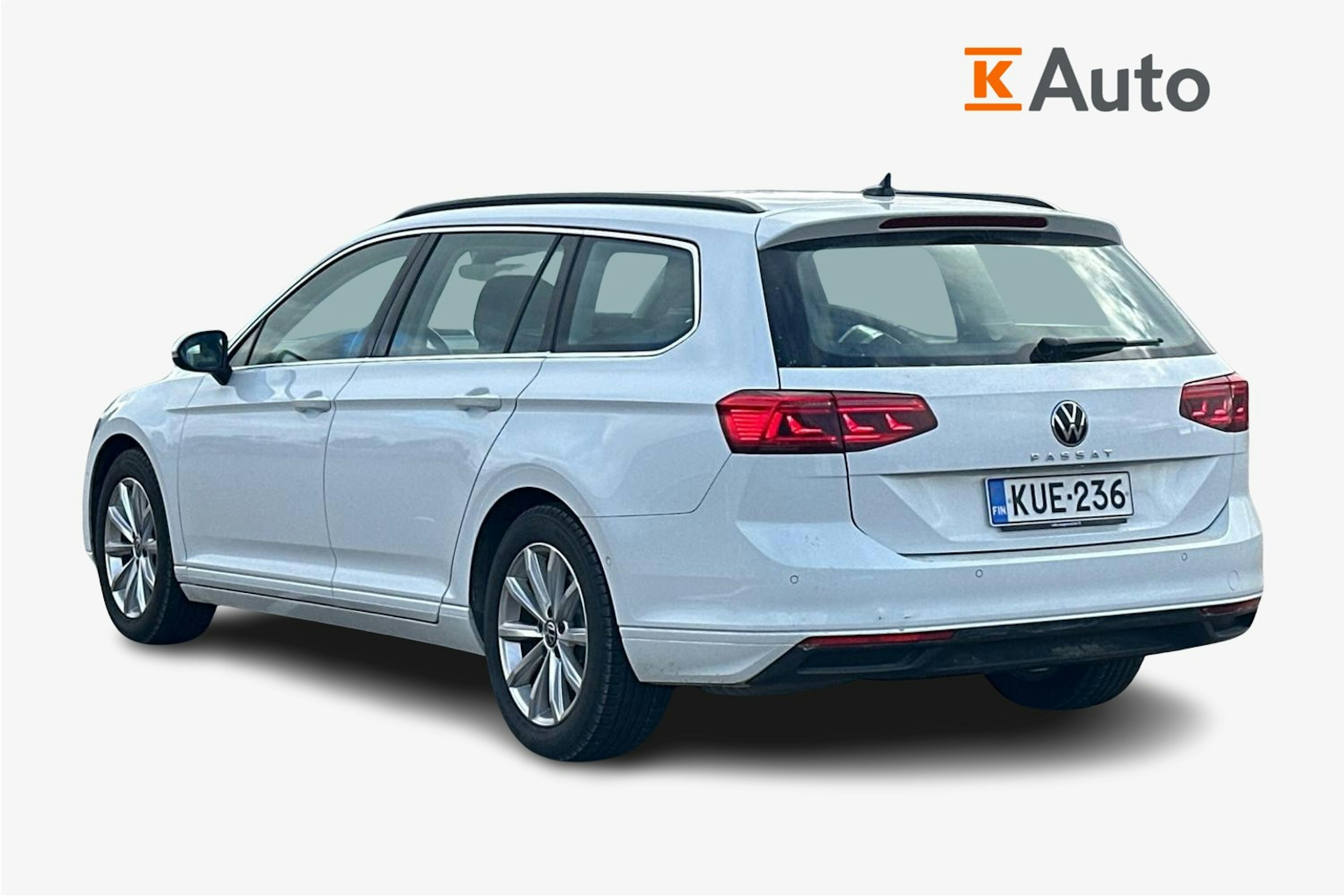 valkoinen Volkswagen Passat 2021 kuva 2.