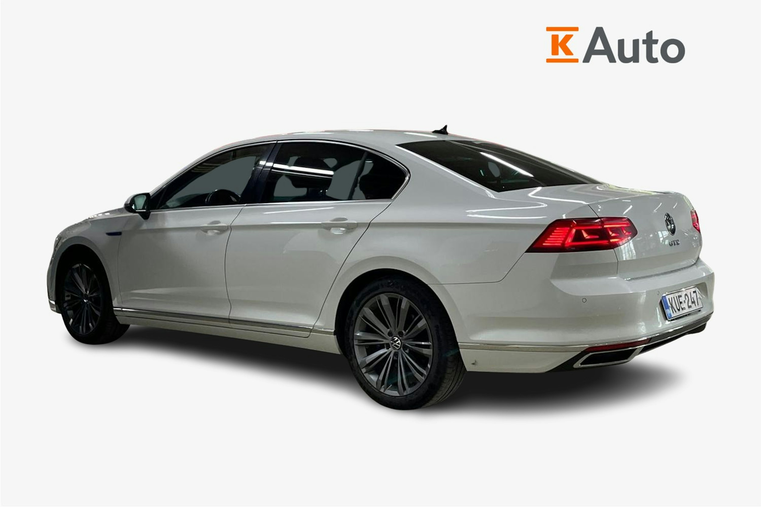 valkoinen Volkswagen Passat 2021 kuva 2.