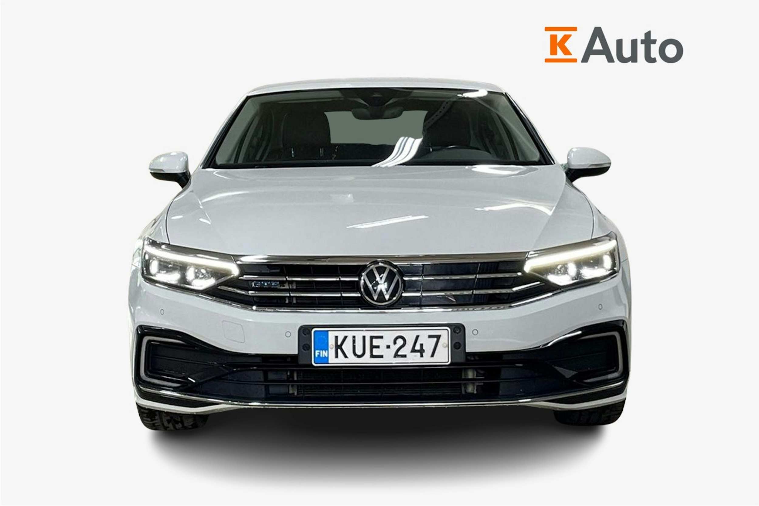 valkoinen Volkswagen Passat 2021 kuva 5.