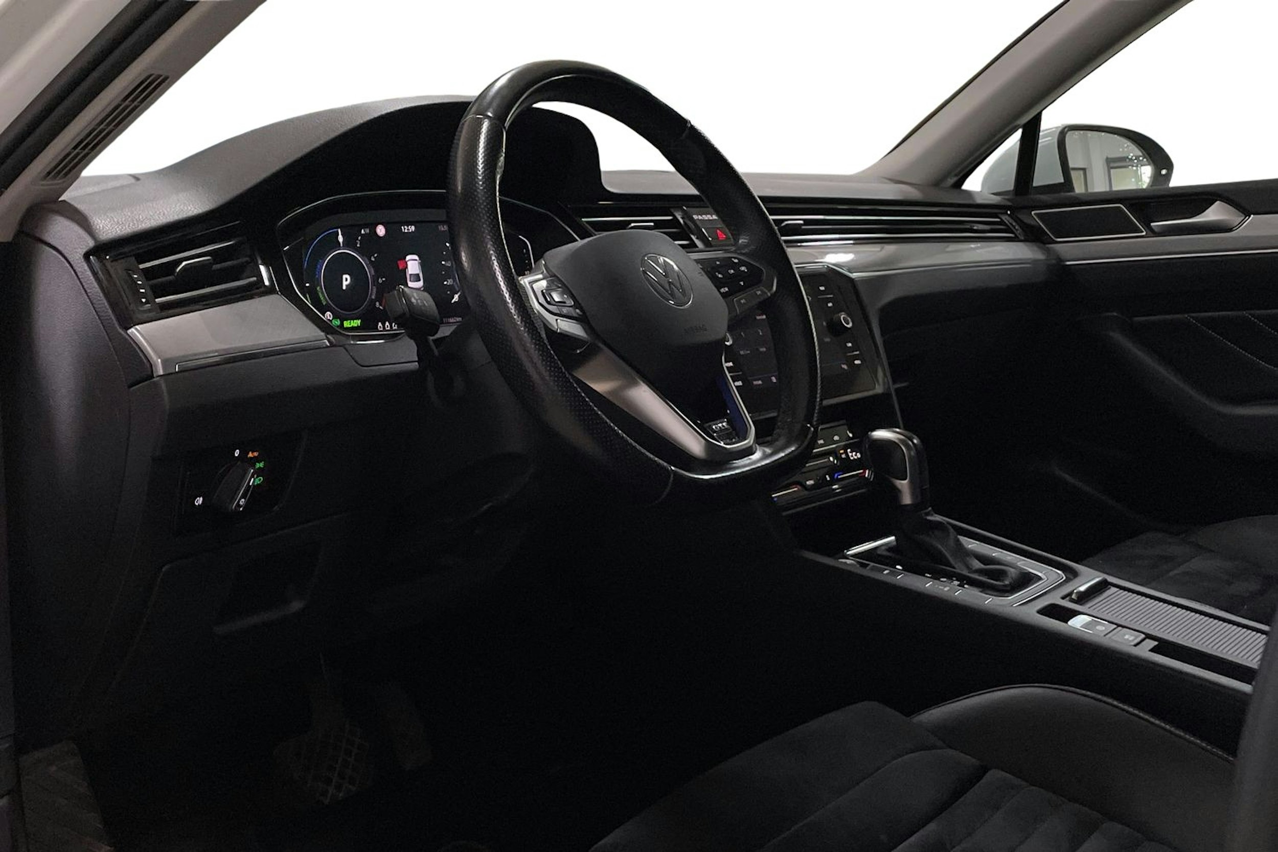 valkoinen Volkswagen Passat 2021 kuva 7.