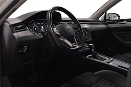 valkoinen Volkswagen Passat 2021 kuva 7.