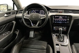 valkoinen Volkswagen Passat 2021 kuva 9.
