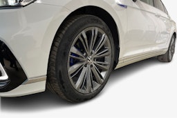 valkoinen Volkswagen Passat 2021 kuva 11.
