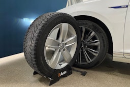 valkoinen Volkswagen Passat 2021 kuva 13.
