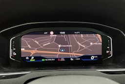 valkoinen Volkswagen Passat 2021 kuva 15.
