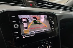 valkoinen Volkswagen Passat 2021 kuva 19.