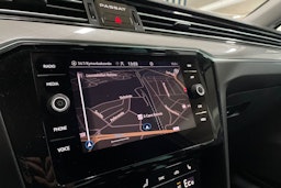 valkoinen Volkswagen Passat 2021 kuva 20.