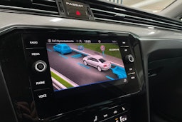 valkoinen Volkswagen Passat 2021 kuva 22.