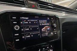 valkoinen Volkswagen Passat 2021 kuva 23.
