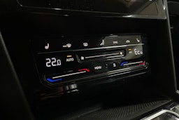 valkoinen Volkswagen Passat 2021 kuva 24.