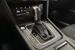 valkoinen Volkswagen Passat 2021 kuva 25.