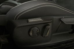 valkoinen Volkswagen Passat 2021 kuva 27.