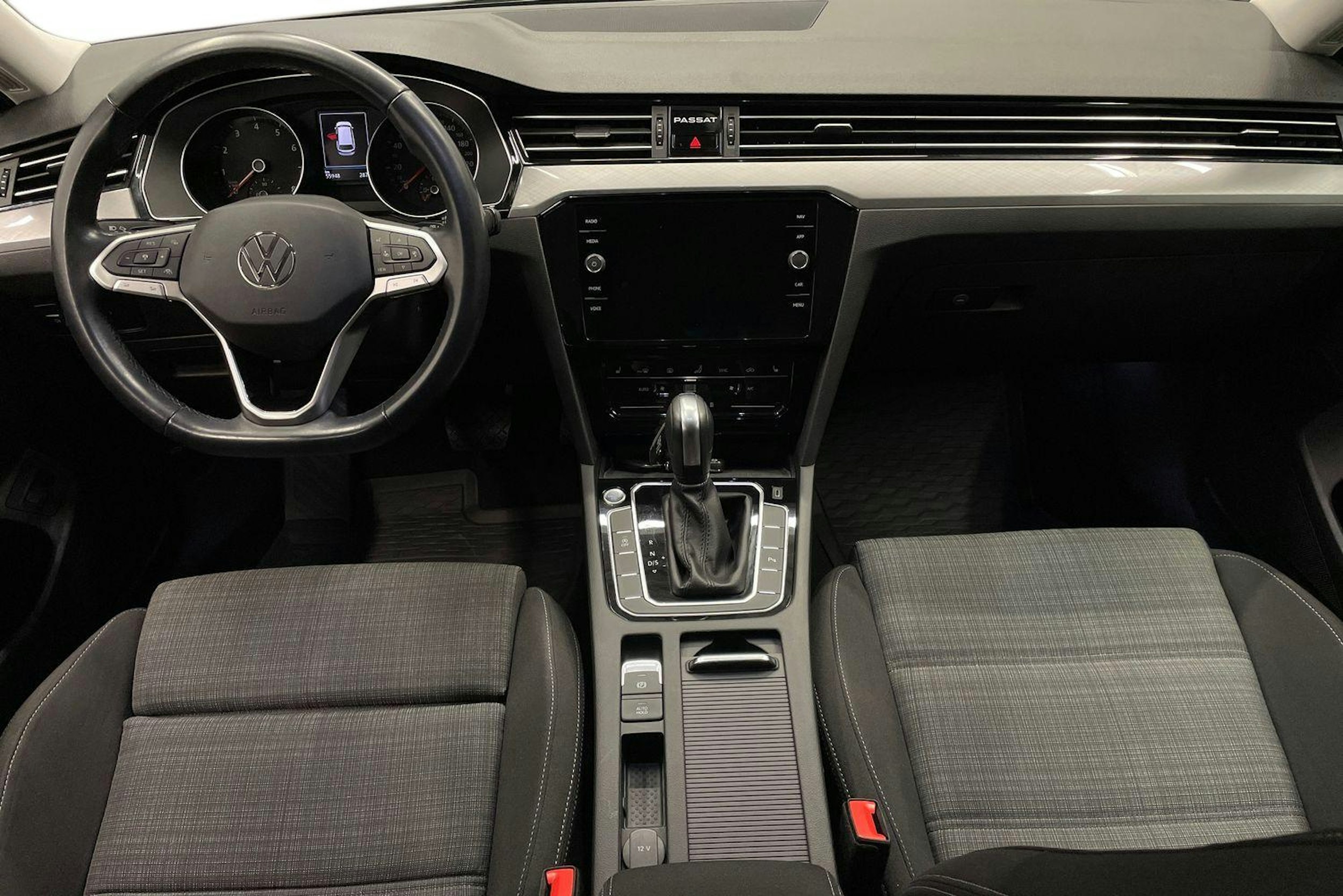 Musta Volkswagen PASSAT 2021 kuva 9.