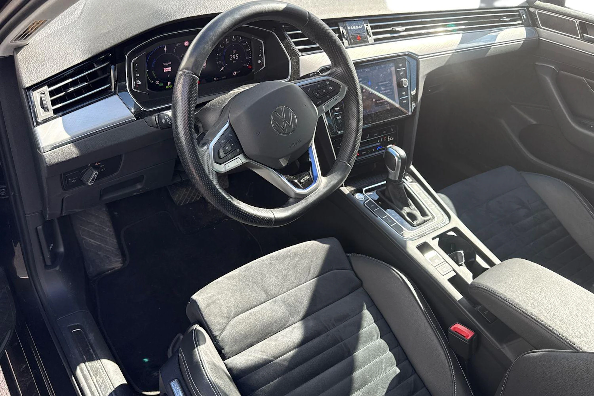 harmaa Volkswagen Passat 2021 kuva 3.