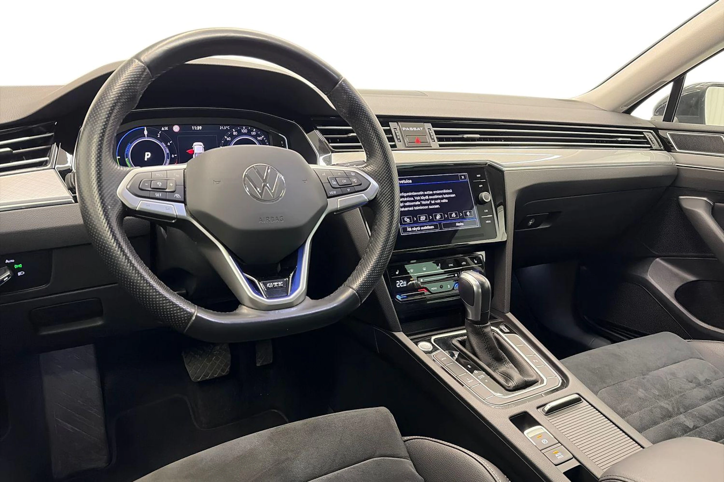 harmaa Volkswagen Passat 2021 kuva 8.