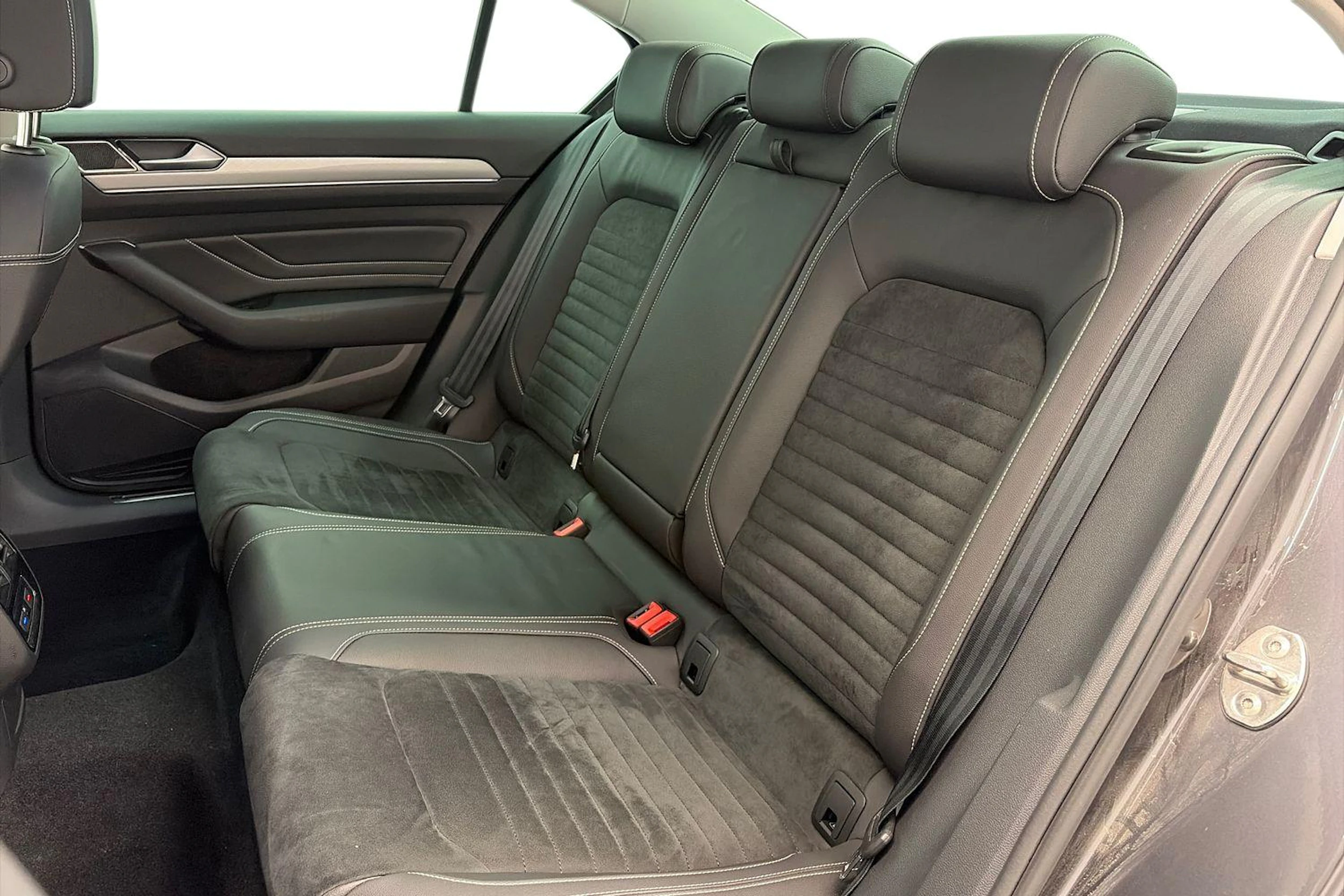 harmaa Volkswagen Passat 2021 kuva 11.