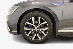 harmaa Volkswagen Passat 2021 kuva 12.