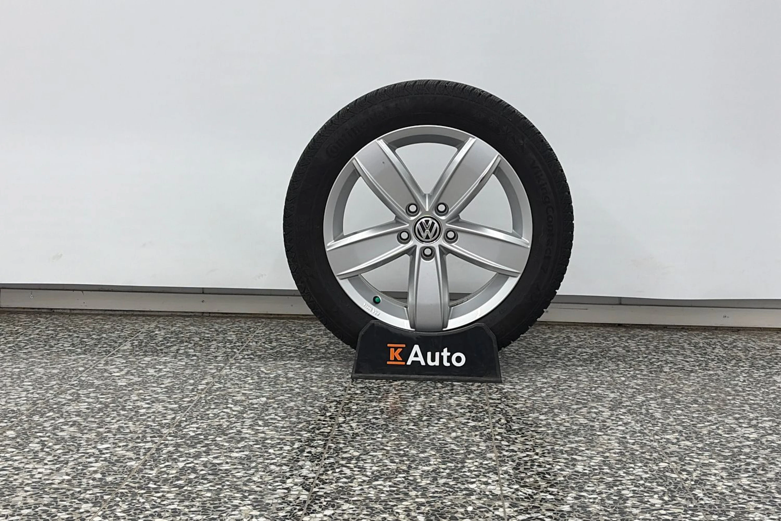 harmaa Volkswagen Passat 2021 kuva 13.