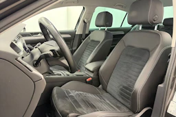 harmaa Volkswagen Passat 2021 kuva 17.
