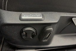 harmaa Volkswagen Passat 2021 kuva 18.