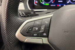 harmaa Volkswagen Passat 2021 kuva 20.