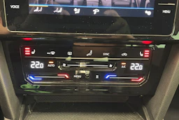harmaa Volkswagen Passat 2021 kuva 28.