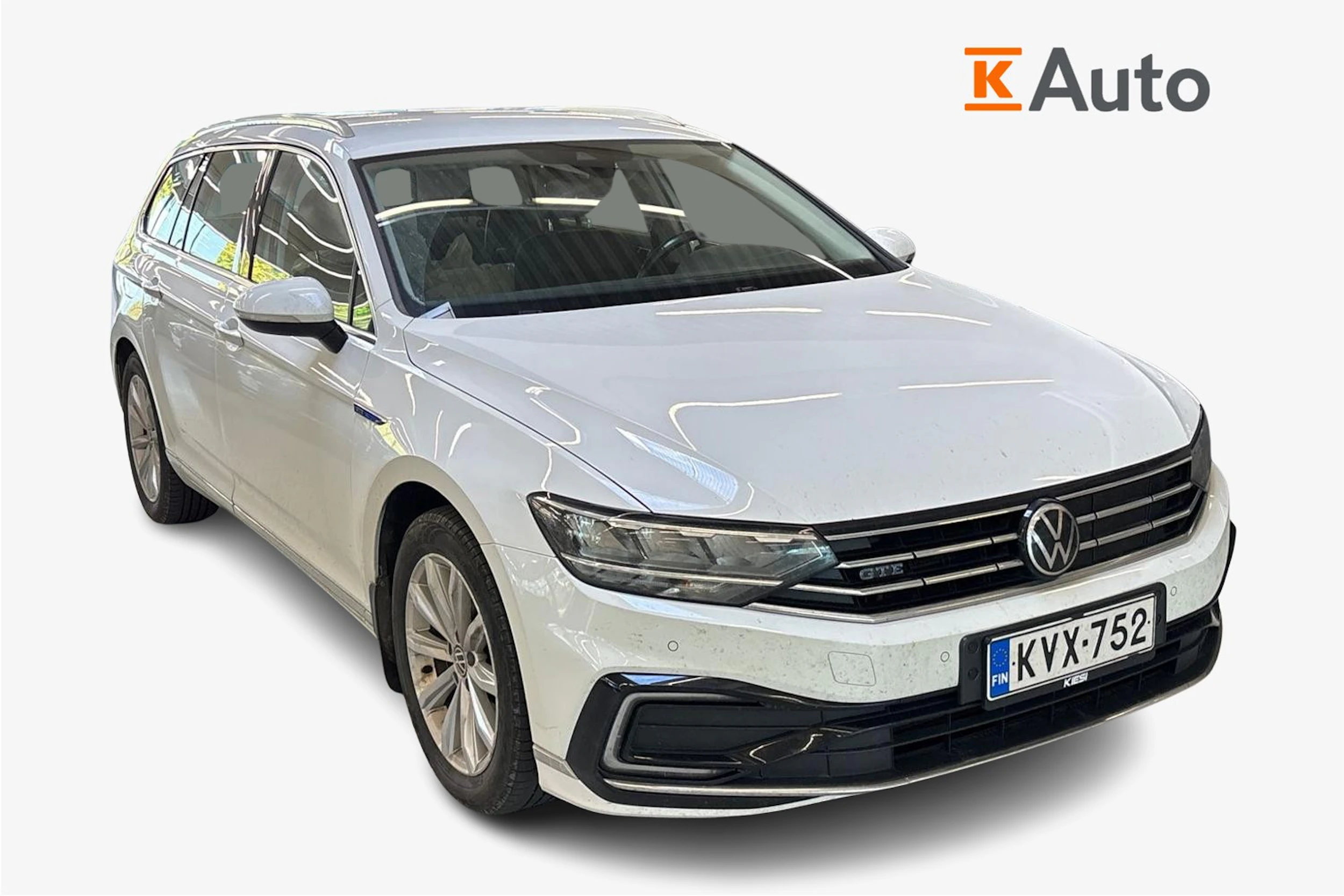 valkoinen Volkswagen Passat 2021 kuva 1.