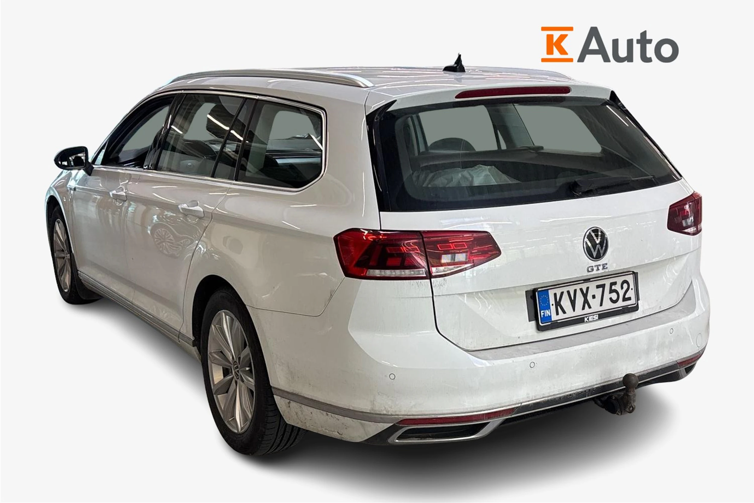 valkoinen Volkswagen Passat 2021 kuva 2.