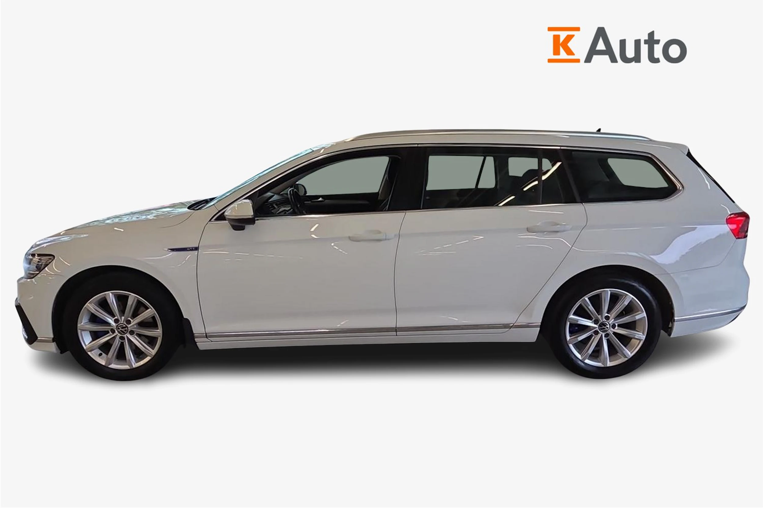 valkoinen Volkswagen Passat 2021 kuva 5.