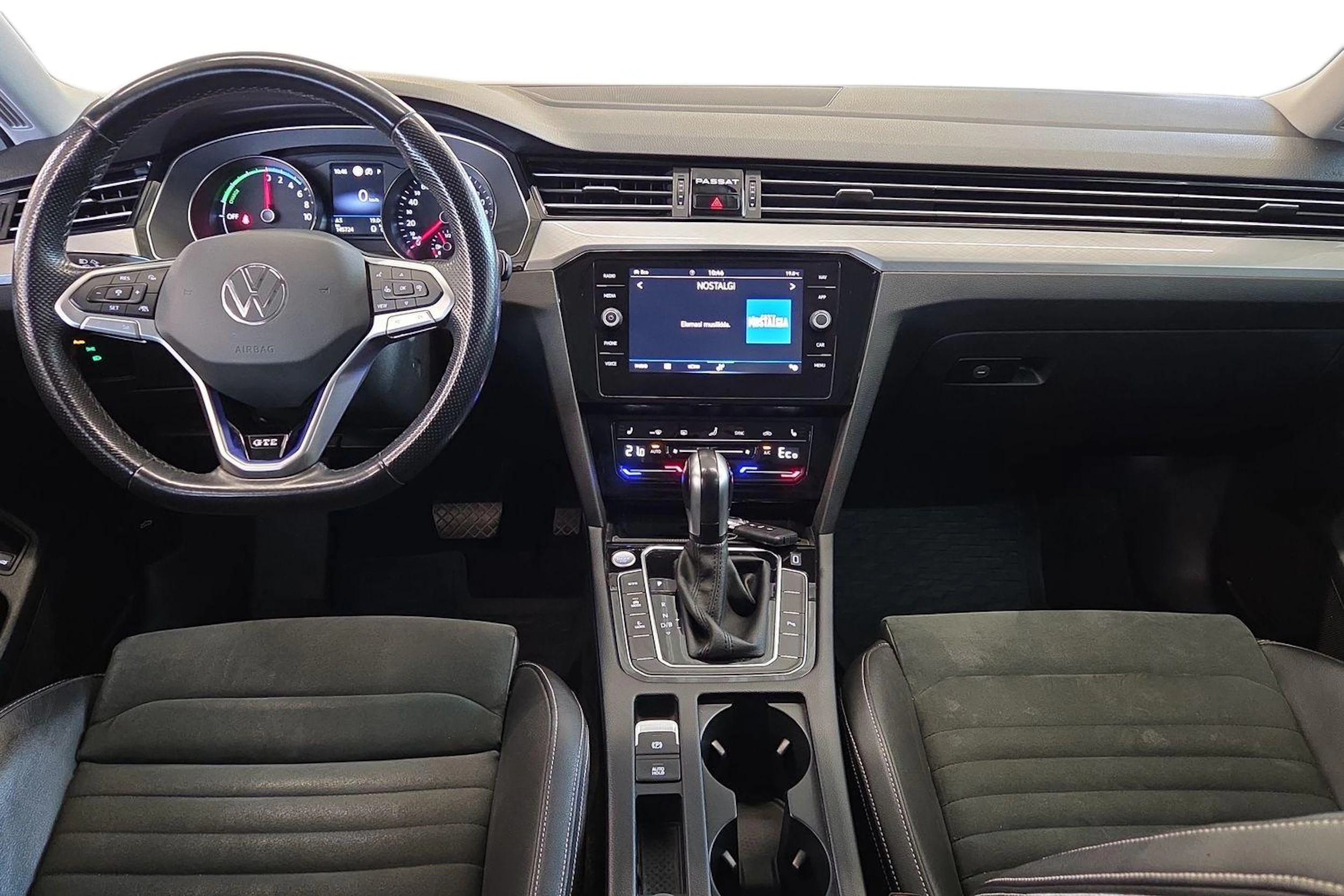 valkoinen Volkswagen Passat 2021 kuva 7.