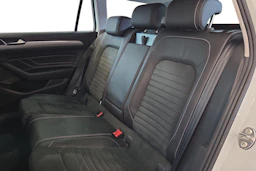 valkoinen Volkswagen Passat 2021 kuva 8.