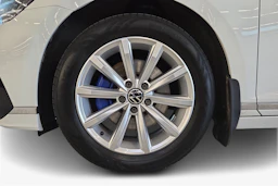 valkoinen Volkswagen Passat 2021 kuva 9.