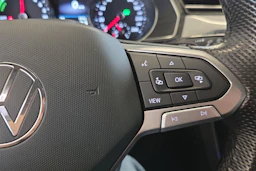 valkoinen Volkswagen Passat 2021 kuva 14.