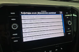 valkoinen Volkswagen Passat 2021 kuva 16.